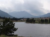 Estes Park over Estes Lake, with Rockies in the background - Estes Park (Colorado, USA)