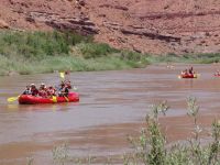 Kids rafting on the Colorado River - Colorado Gorge (Utah, USA)