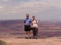 Mum and Dad about to fall off the Grand View Point cliff - Canyonlands National Park (Utah, USA)