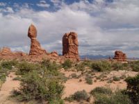 Balanced Rock with La Sal mountains - Arches National Park (Utah, USA)