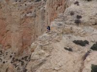 Dad on the edge of a shear cliff - Bighorn Canyon National Recreation Area (Montana, USA)
