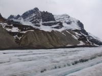 Mountains by the glacier - Jasper National Park (Alberta, Canada)