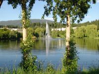 Fountain and lake - Salmon Arm (British Columbia, Canada)