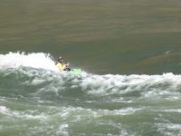 Dude surfing on the Thompson River - Trans-Canada 1 west (British Columbia, Canada)