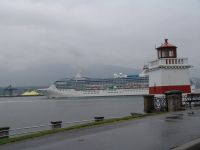 Island Princess heading out to sea - Stanley Park (British Columbia, Canada)