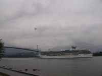 Island Princess going under the Lions Gate Bridge - Stanley Park (British Columbia, Canada)