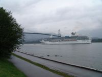 Island Princess going under the Lions Gate Bridge - Stanley Park (British Columbia, Canada)