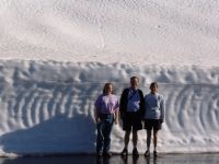 Mum and Dad and I in front of a ploughed snow drift - Crater Lake National Park (Oregon, USA)