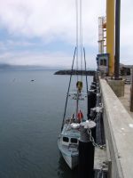Attaching to the boat - Port Orford (Oregon, USA)