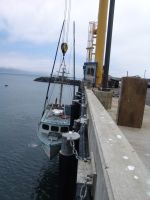 Lifting the boat out of the water - Port Orford (Oregon, USA)