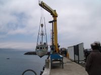 Lifting the boat out of the water - Port Orford (Oregon, USA)
