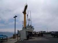 Lifting the boat out of the water - Port Orford (Oregon, USA)