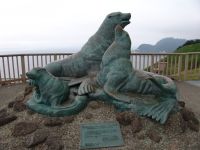 Stellar Sea Lions Family sculpture - Sea Lion Caves (Oregon, USA)