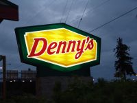 Dennys sign - Federal Way (Washington, USA)