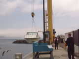 Boat being lifted out of the water - Port Orford (Oregon, USA)