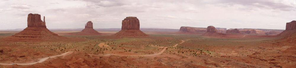 Monument Valley from Visitor's Centre - 
Monument Valley (Arizona, USA)