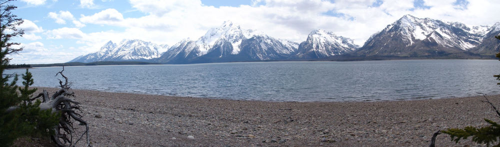 Grand Teton range over Jackson Lake - Grand 
Teton National Park (Wyoming, USA)